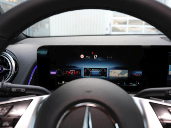 Mercedes-Benz GLB 200 d Progressive Distronic 360° AHK EasyP