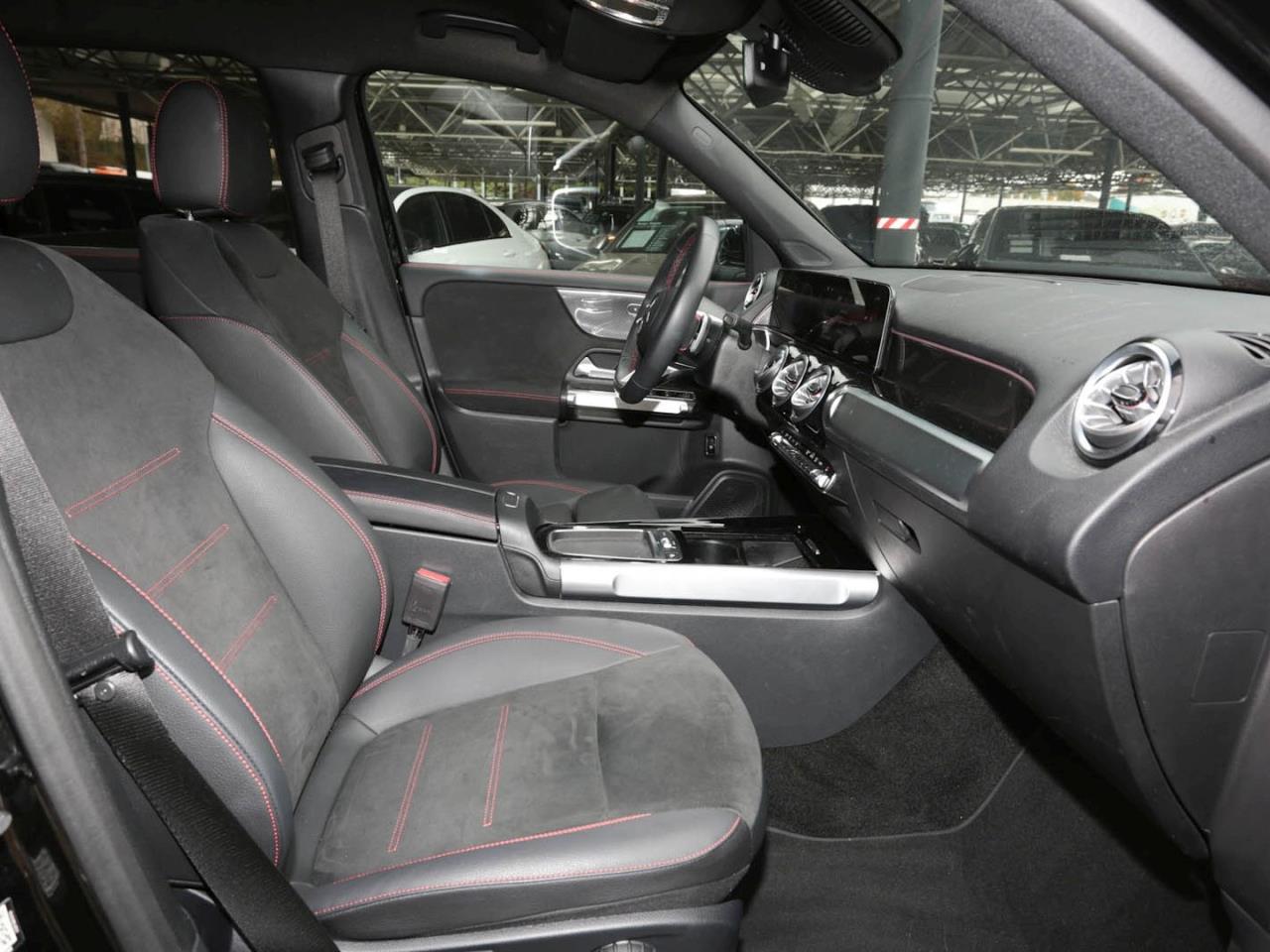 Mercedes-Benz GLB 200 d AMG MBUX Navi AHK Kamera Spiegel-Paket