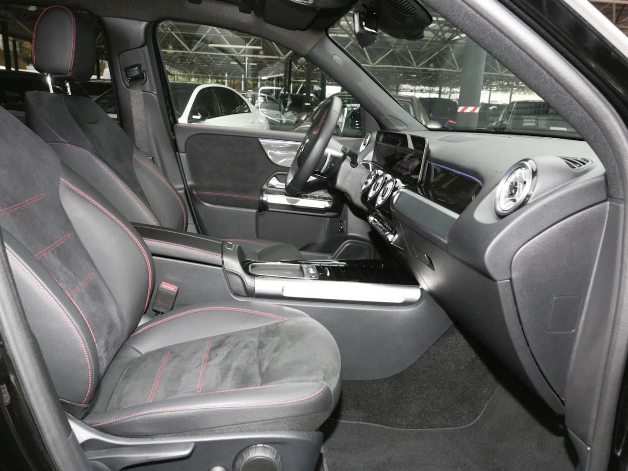 Mercedes-Benz GLB 200 d AMG MBUX Navi-Prem. LED Kamera AHK Mercedes-Benz GLB 200 d AMG MBUX Navi-Prem. LED Kamera AHK