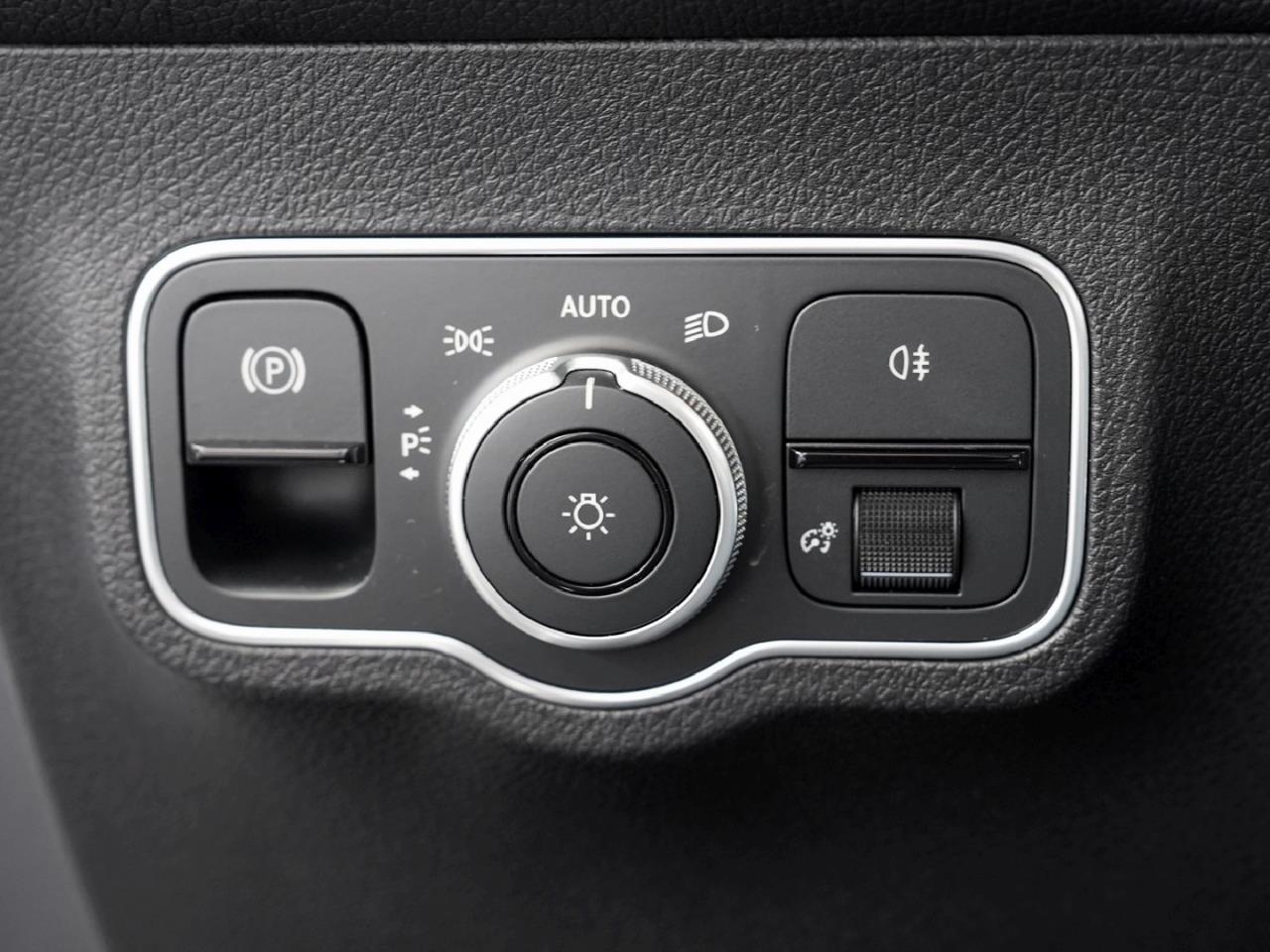 Mercedes-Benz GLB 200 d AMG Distronic Kamera Easy-Pack AHK