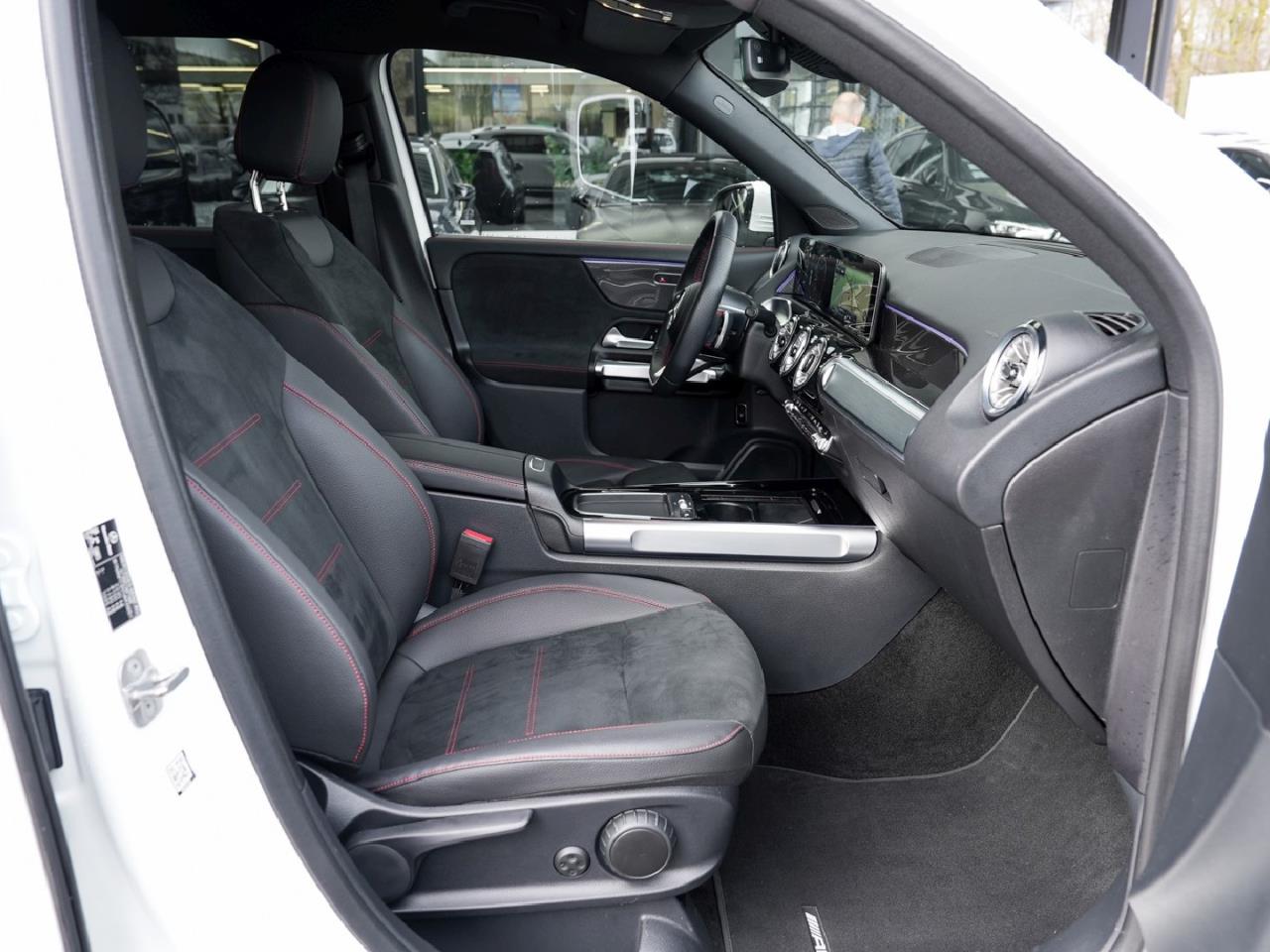 Mercedes-Benz GLB 200 d AMG Distronic Kamera Easy-Pack AHK