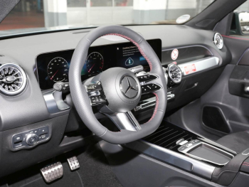 Mercedes-Benz GLB 200 AMG Night MBUX NaviPrem AHK 360° EasyP