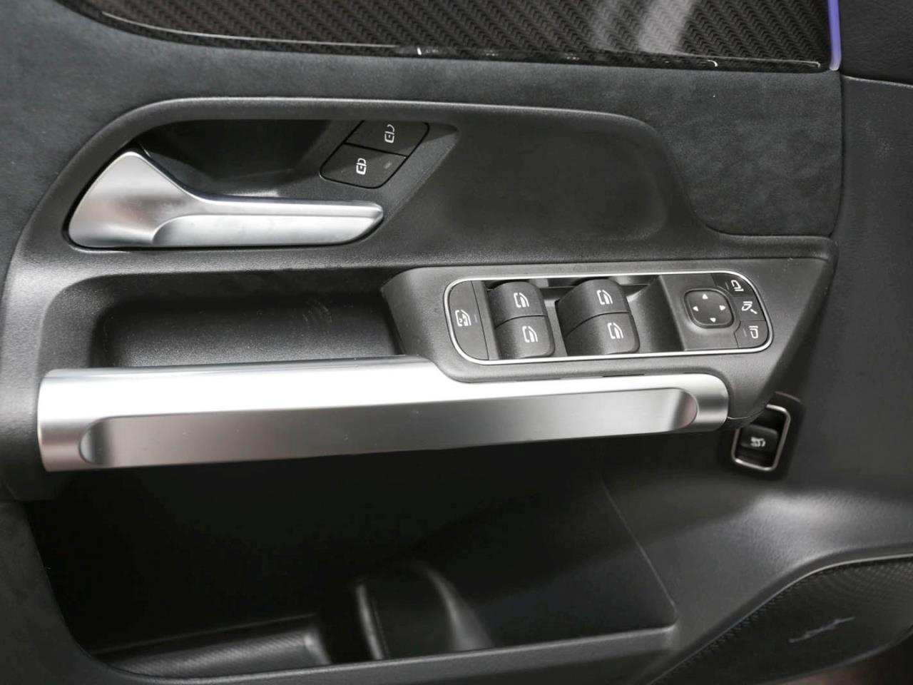 Mercedes-Benz GLB 200 AMG Night AHK Panorama 360° Burmester