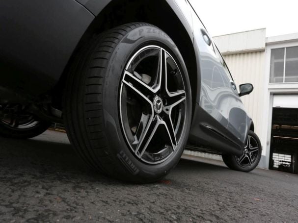 Mercedes-Benz GLB 200 AMG Night AHK Panorama 360° Burmester