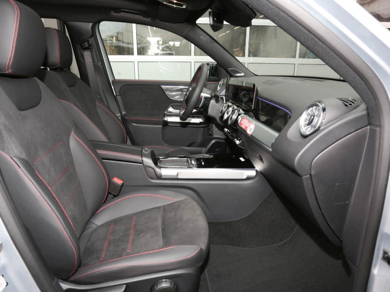 Mercedes-Benz GLB 200 AMG Night AHK Panorama 360° Burmester