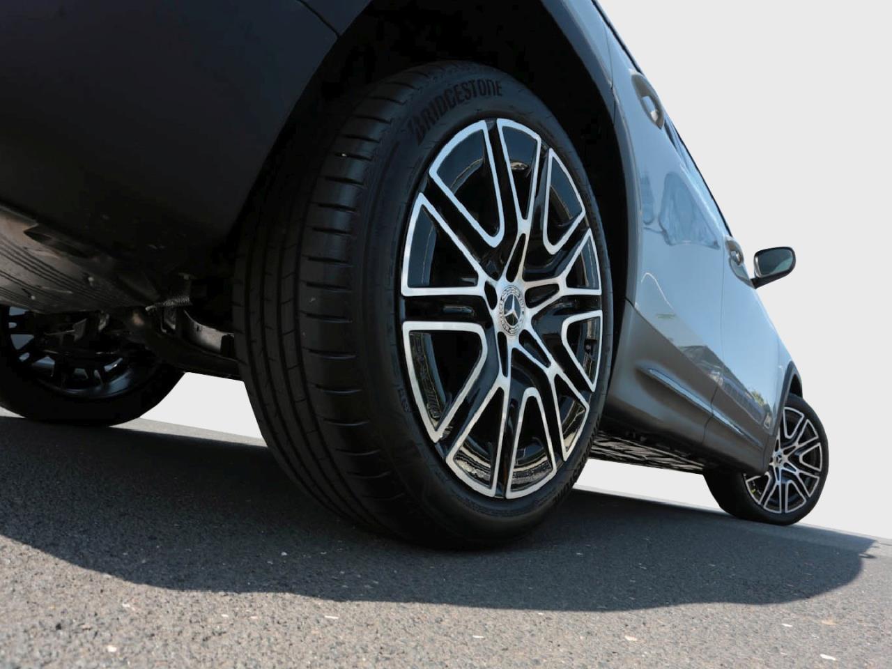 Mercedes-Benz GLB 200 AMG Night MBUX Navi Panorama AHK Kamera