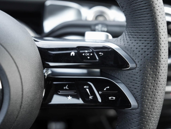 Mercedes-Benz GLB 200 AMG Night Panorama 360°EasyPack AHK 7-Si