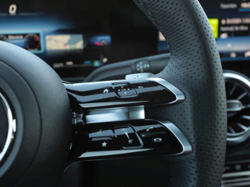 Mercedes-Benz GLB 200 AMG Night Panorama Easy-Pack 360° AHK