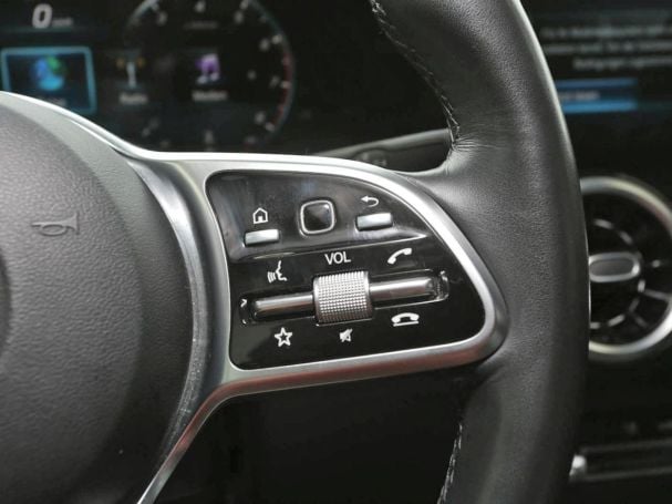 Mercedes-Benz GLB 200 Progressive MBUX Navi Panorama AHK ParkP Mercedes-Benz GLB 200 Progressive MBUX Navi Panorama AHK ParkP