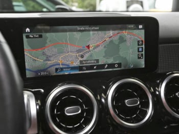Mercedes-Benz GLB 200 Progressive MBUX Navi Panorama AHK ParkP