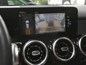 Mercedes-Benz GLB 200 Progressive MBUX Navi Panorama AHK ParkP
