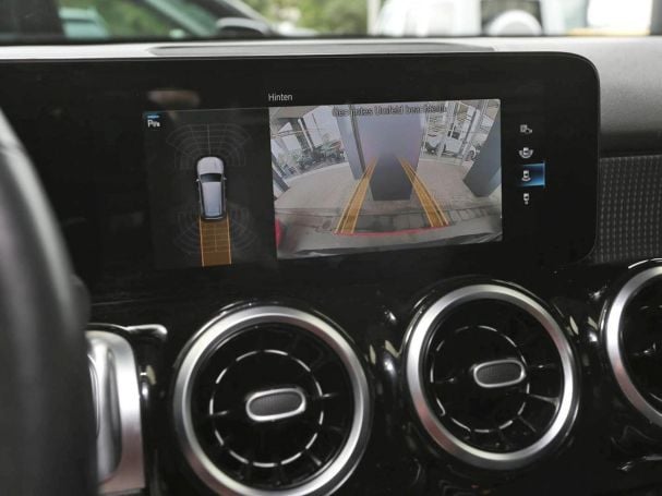Mercedes-Benz GLB 200 Progressive MBUX Navi Panorama AHK ParkP Mercedes-Benz GLB 200 Progressive MBUX Navi Panorama AHK ParkP