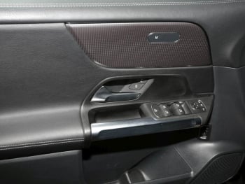 Mercedes-Benz GLB 200 Progressive MBUX Navi Panorama AHK ParkP