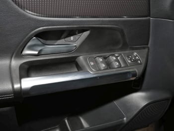 Mercedes-Benz GLB 200 Progressive MBUX Navi Panorama AHK ParkP
