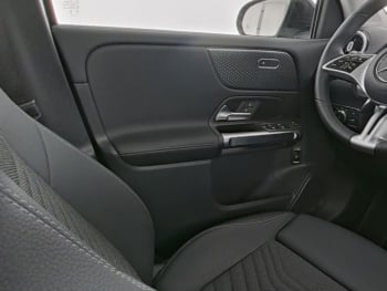 Mercedes-Benz GLB 220 4M Progressive AHK Panorama Advanced-P