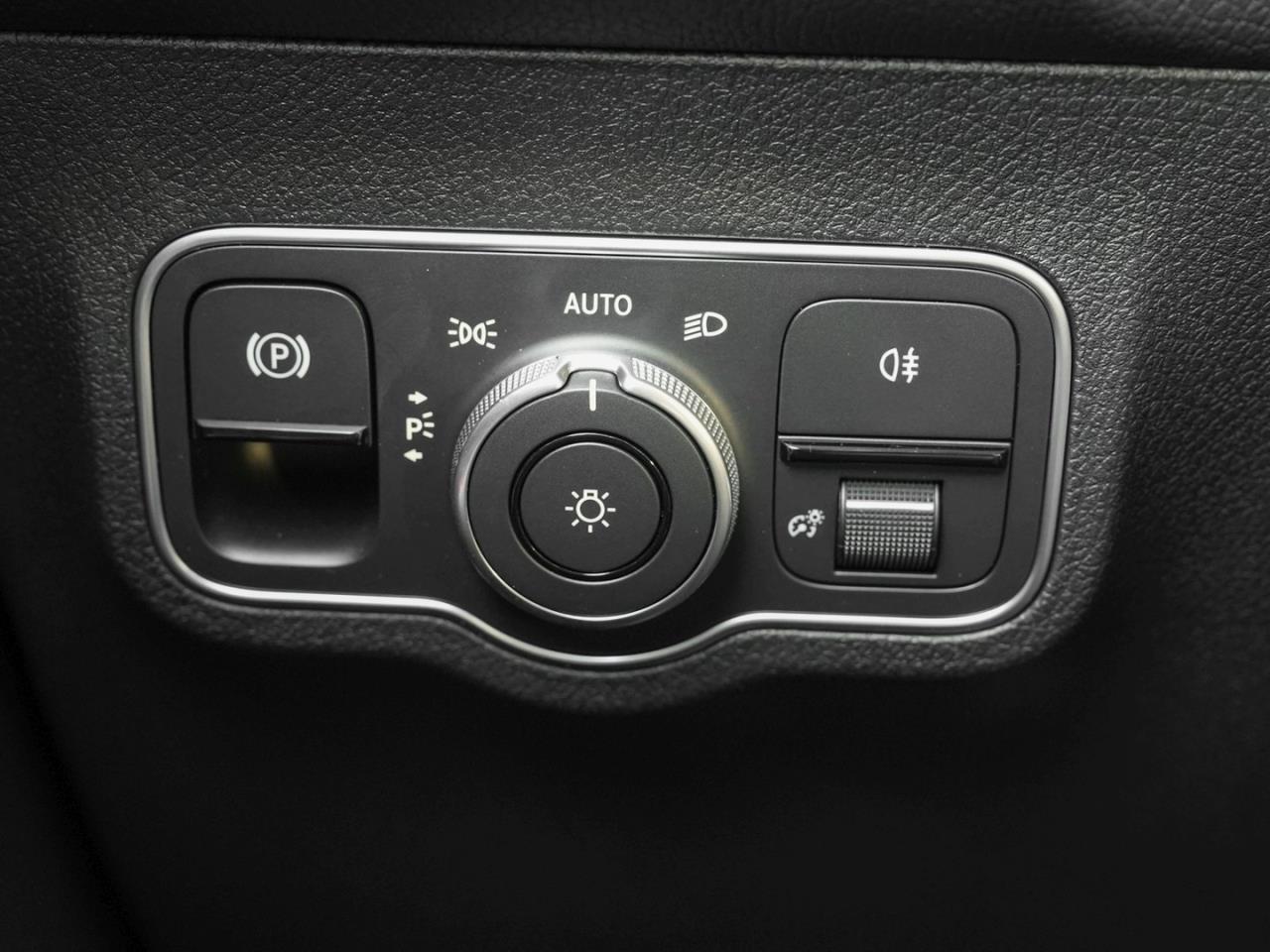 Mercedes-Benz GLB 220 d 4MATIC AMG Night Panorama 360° AHK