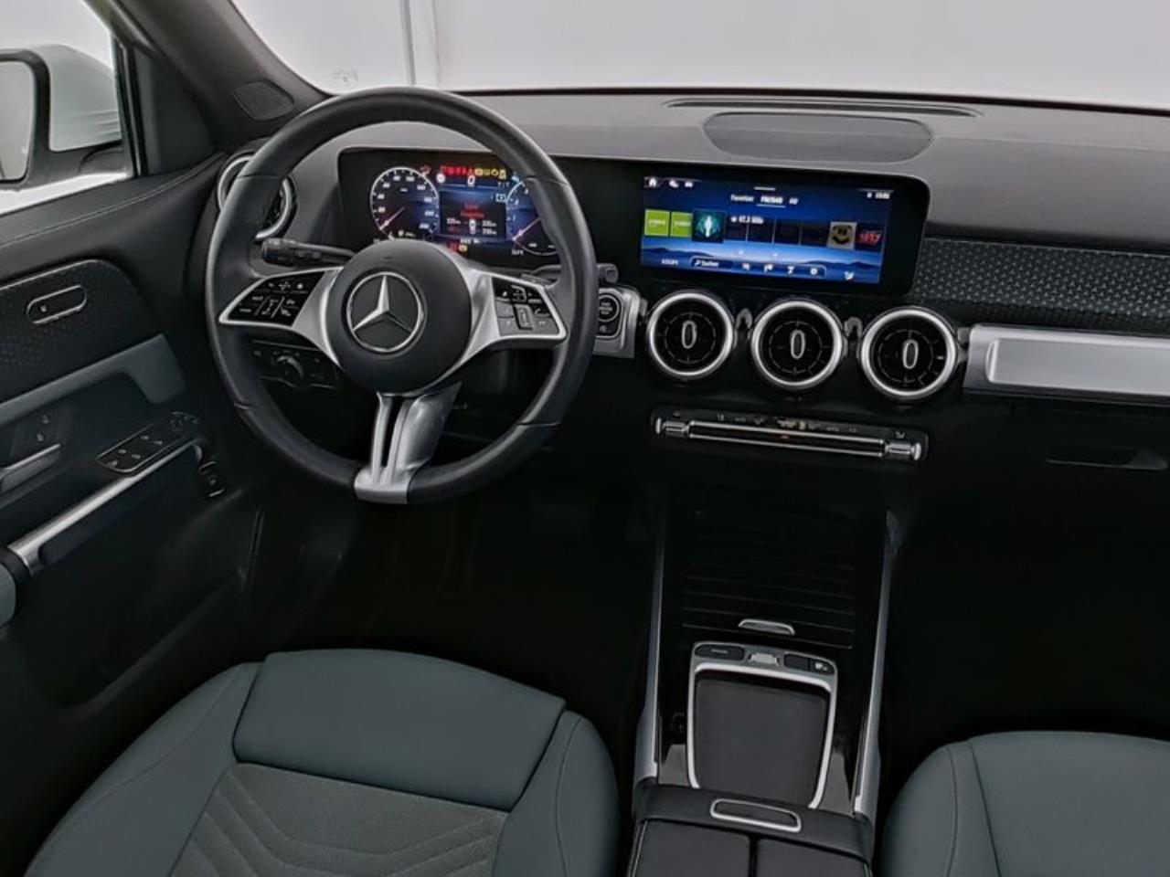 Mercedes-Benz GLB 250 4M Progressive Panorama Kamera Easy-Pack