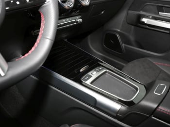 Mercedes-Benz GLB 250 4MATIC AMG Night Kamera Distronic AHK