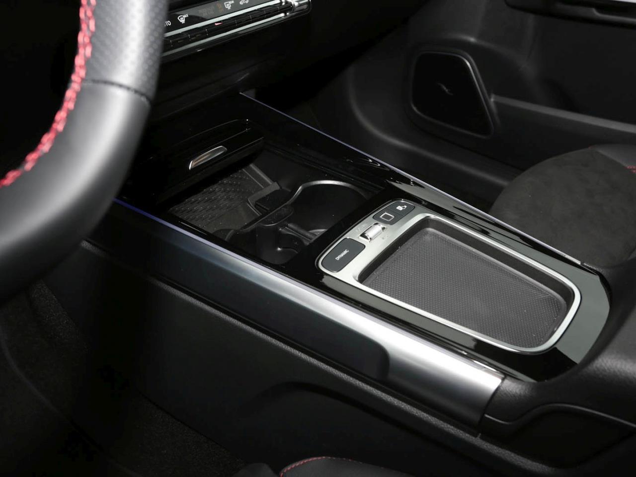 Mercedes-Benz GLB 250 4MATIC AMG Night Kamera Distronic AHK