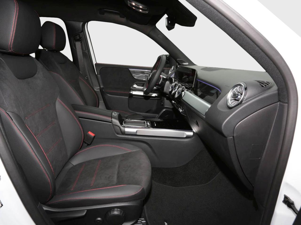 Mercedes-Benz GLB 250 4MATIC AMG Night Kamera Distronic AHK Mercedes-Benz GLB 250 4MATIC AMG Night Kamera Distronic AHK