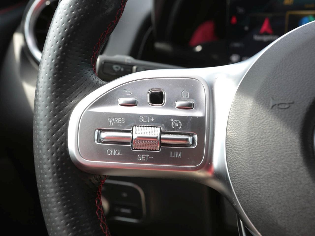 Mercedes-Benz GLB 250 AMG Night EasyP Standhzg Kamera Totwinkel