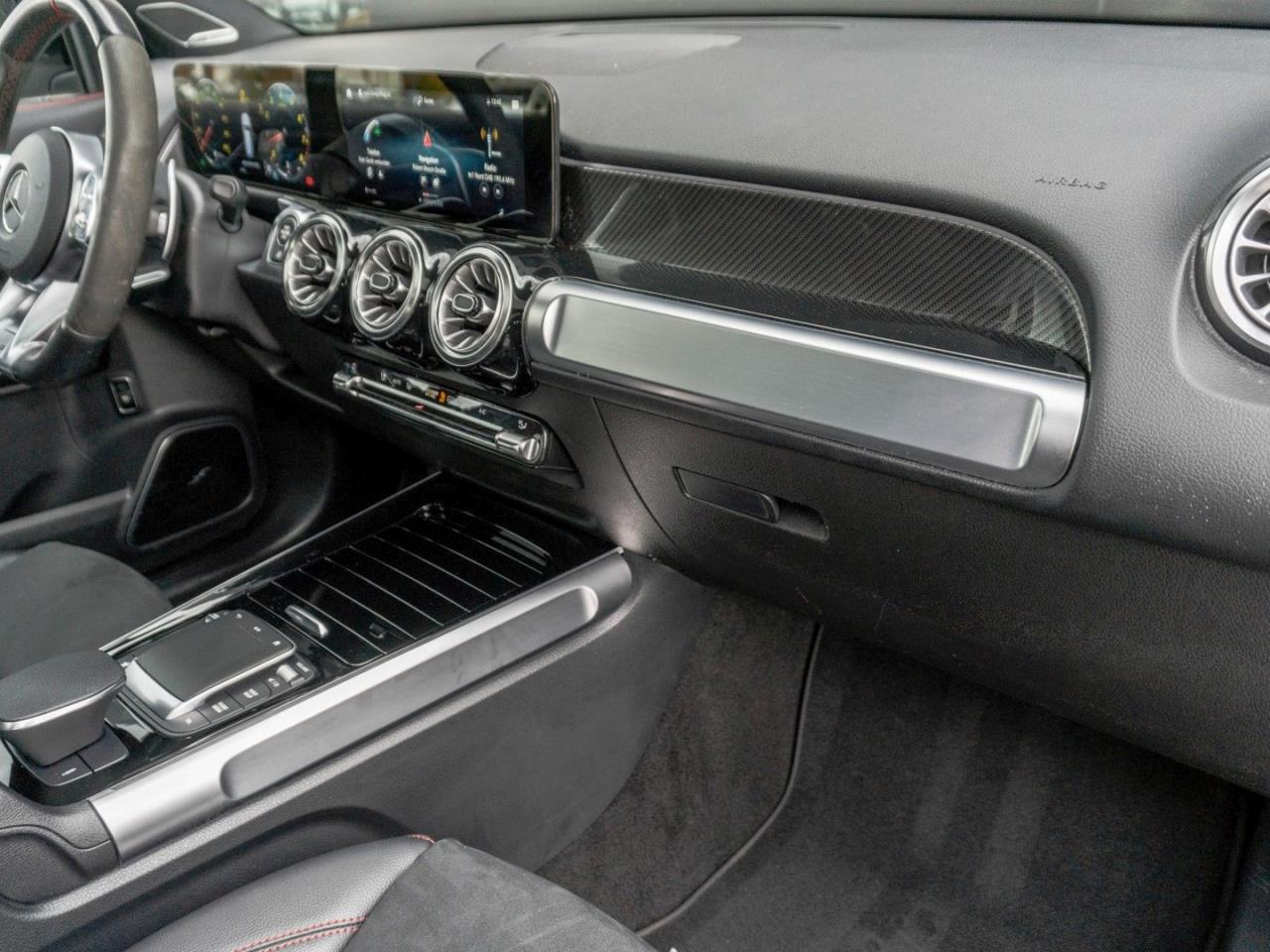 Mercedes-Benz GLB 35 AMG 4M Night Panorama Burmester Kamera Mercedes-Benz GLB 35 AMG 4M Night Panorama Burmester Kamera