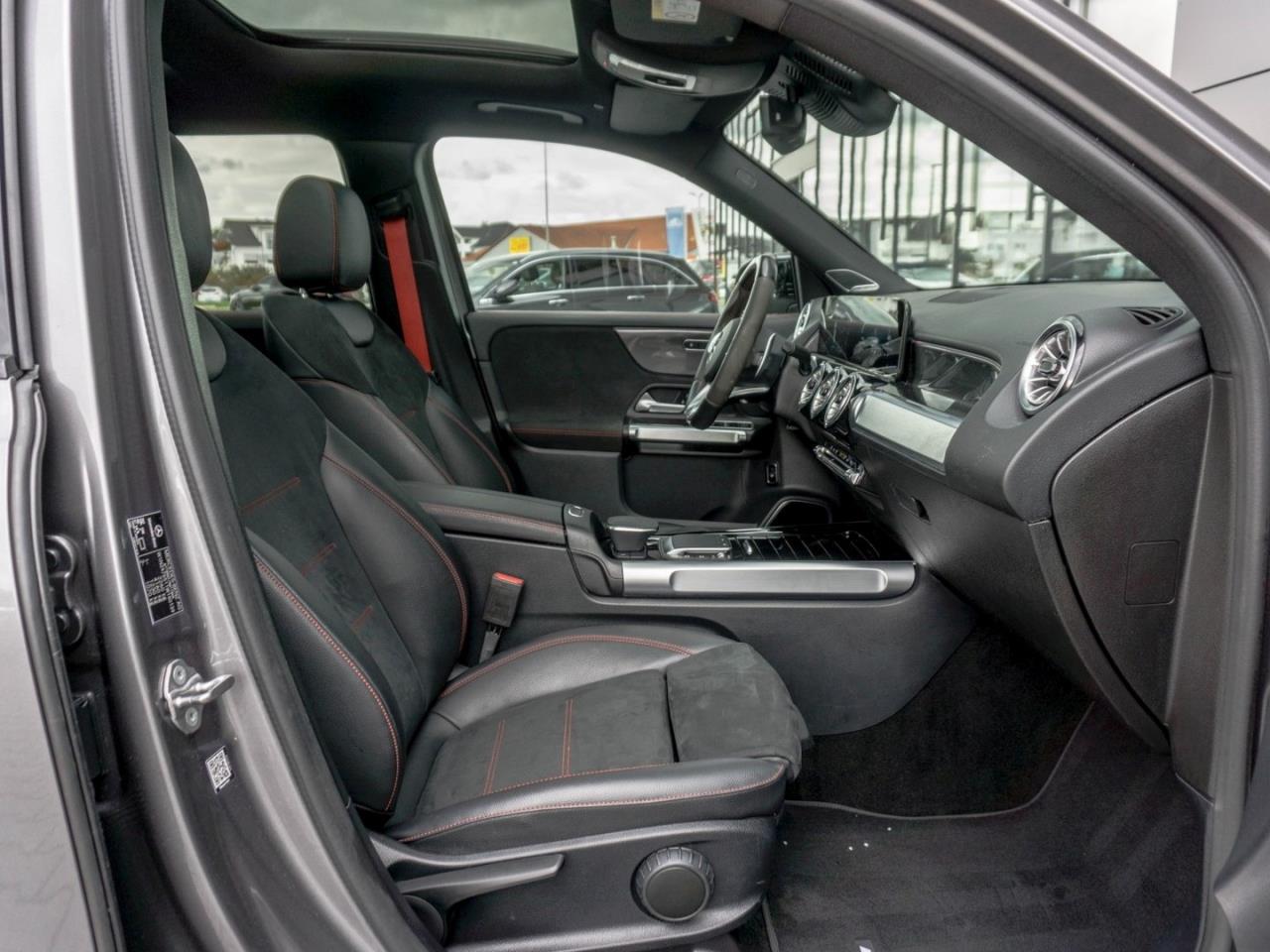 Mercedes-Benz GLB 35 AMG 4M Night Panorama Burmester Kamera Mercedes-Benz GLB 35 AMG 4M Night Panorama Burmester Kamera