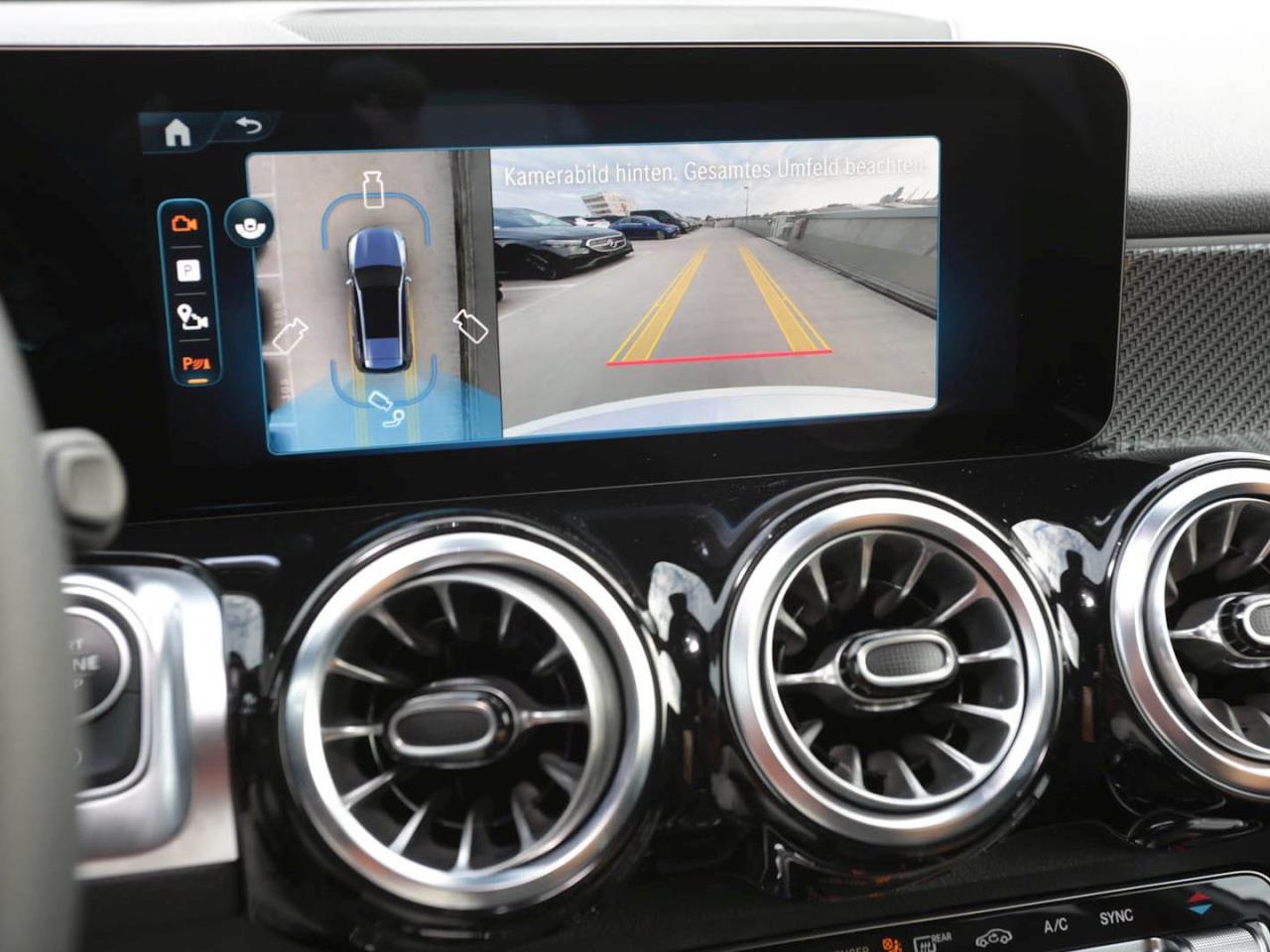 Mercedes-Benz Mercedes-AMG GLB 35 4MATIC Panorama AHK Distronic