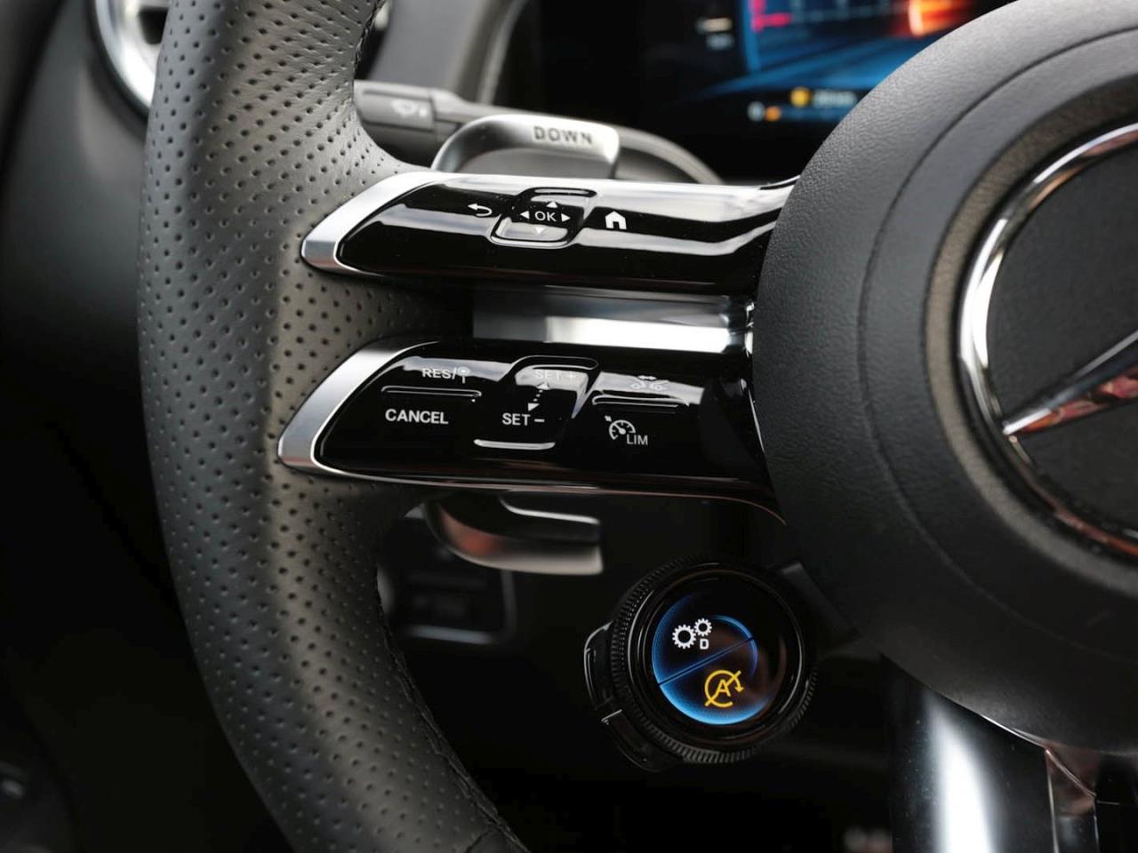 Mercedes-Benz Mercedes-AMG GLB 35 4MATIC Panorama AHK Distronic