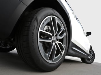 Mercedes-Benz Mercedes-AMG GLB 35 4MATIC Panorama AHK Distronic