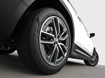 Mercedes-Benz Mercedes-AMG GLB 35 4MATIC Panorama AHK Distronic