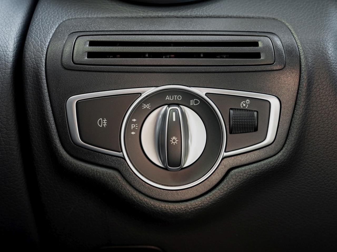 Mercedes-Benz GLC 200 d 4M AMG Night Navi Kamera EasyPack AHK