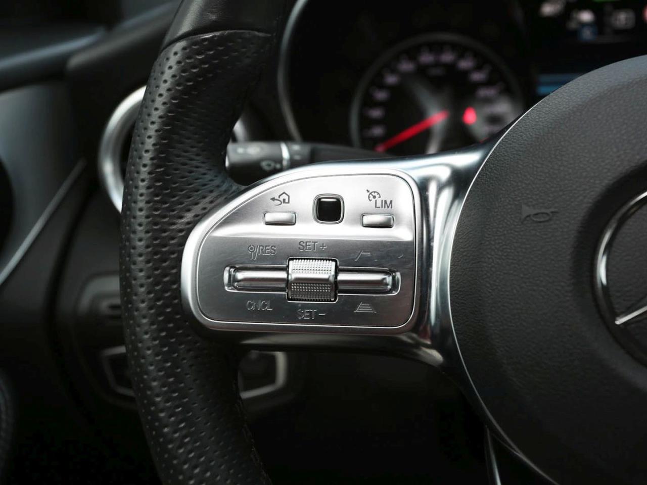 Mercedes-Benz GLC 300 e 4M Coupé AMG Schiebedach Distronic AHK