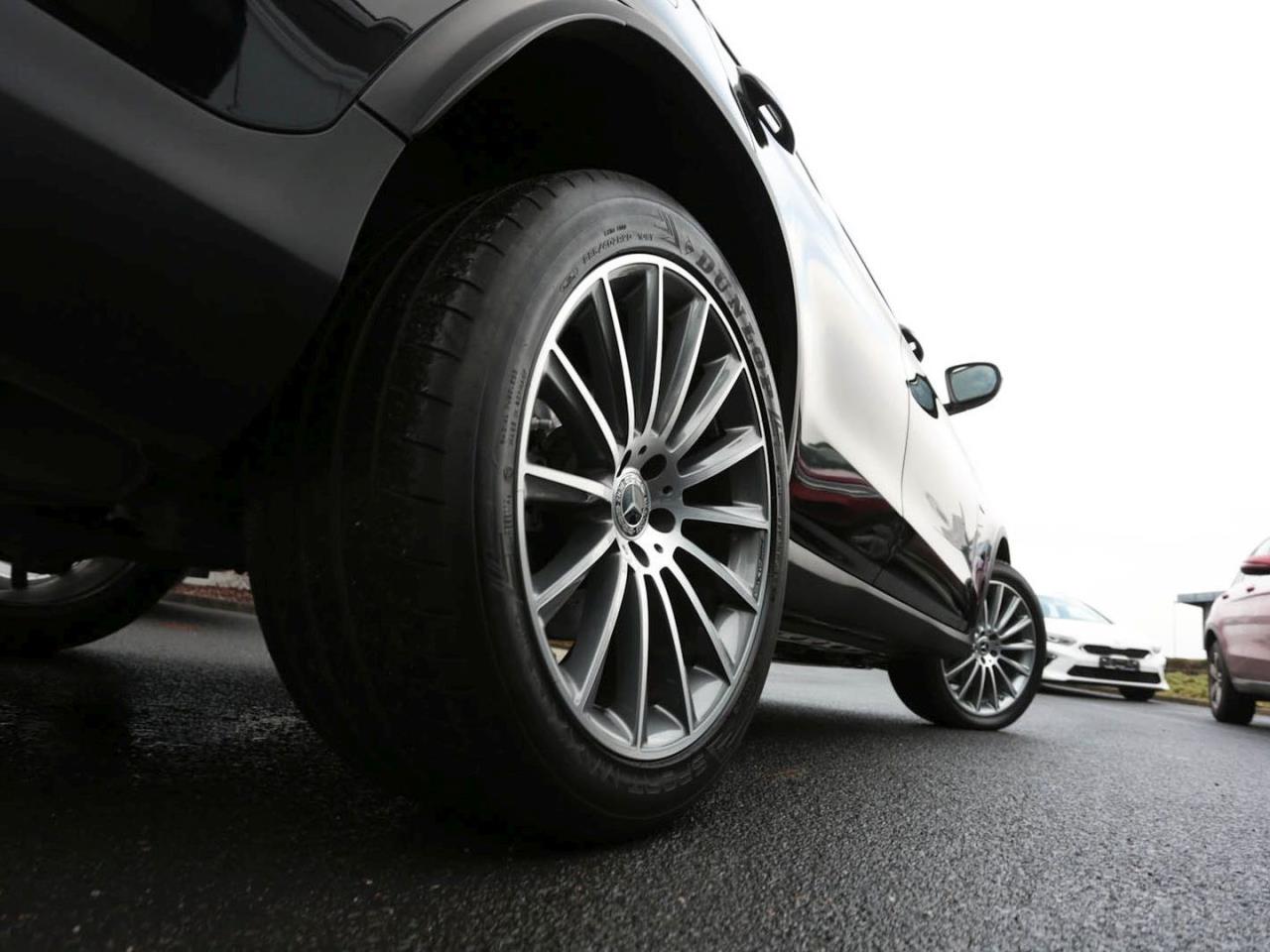 Mercedes-Benz GLC 300 e 4M Coupé AMG Schiebedach Distronic AHK