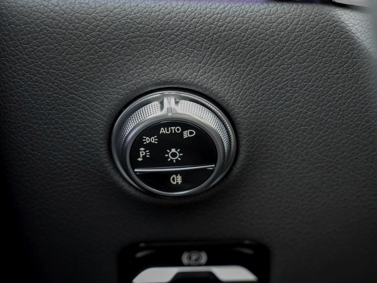 Mercedes-Benz GLC 300 4MATIC Coupé AMG Night Panorama 360° AHK