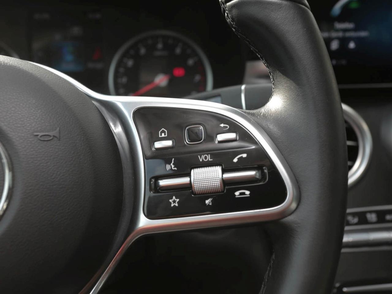 Mercedes-Benz GLC 200 4M OFF-ROAD ParkPaket Standheizung AHK Mercedes-Benz GLC 200 4M OFF-ROAD ParkPaket Standheizung AHK