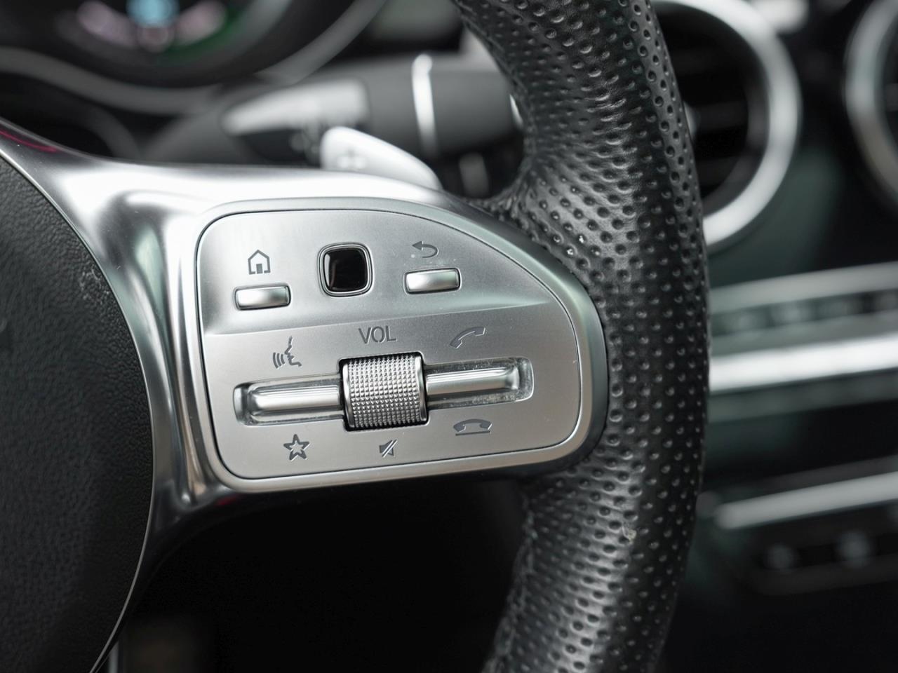 Mercedes-Benz GLC 200 4M AMG MBUX Navi+ Distronic Panorama