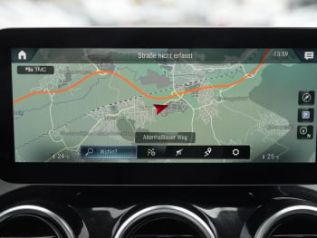 Mercedes-Benz GLC 200 4M AMG MBUX Navi+ Distronic Panorama