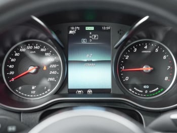 Mercedes-Benz GLC 200 4M AMG MBUX Navi+ Distronic Panorama