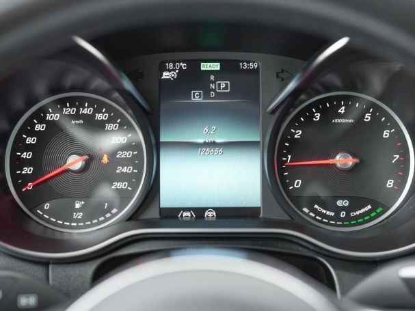 Mercedes-Benz GLC 200 4M AMG MBUX Navi+ Distronic Panorama