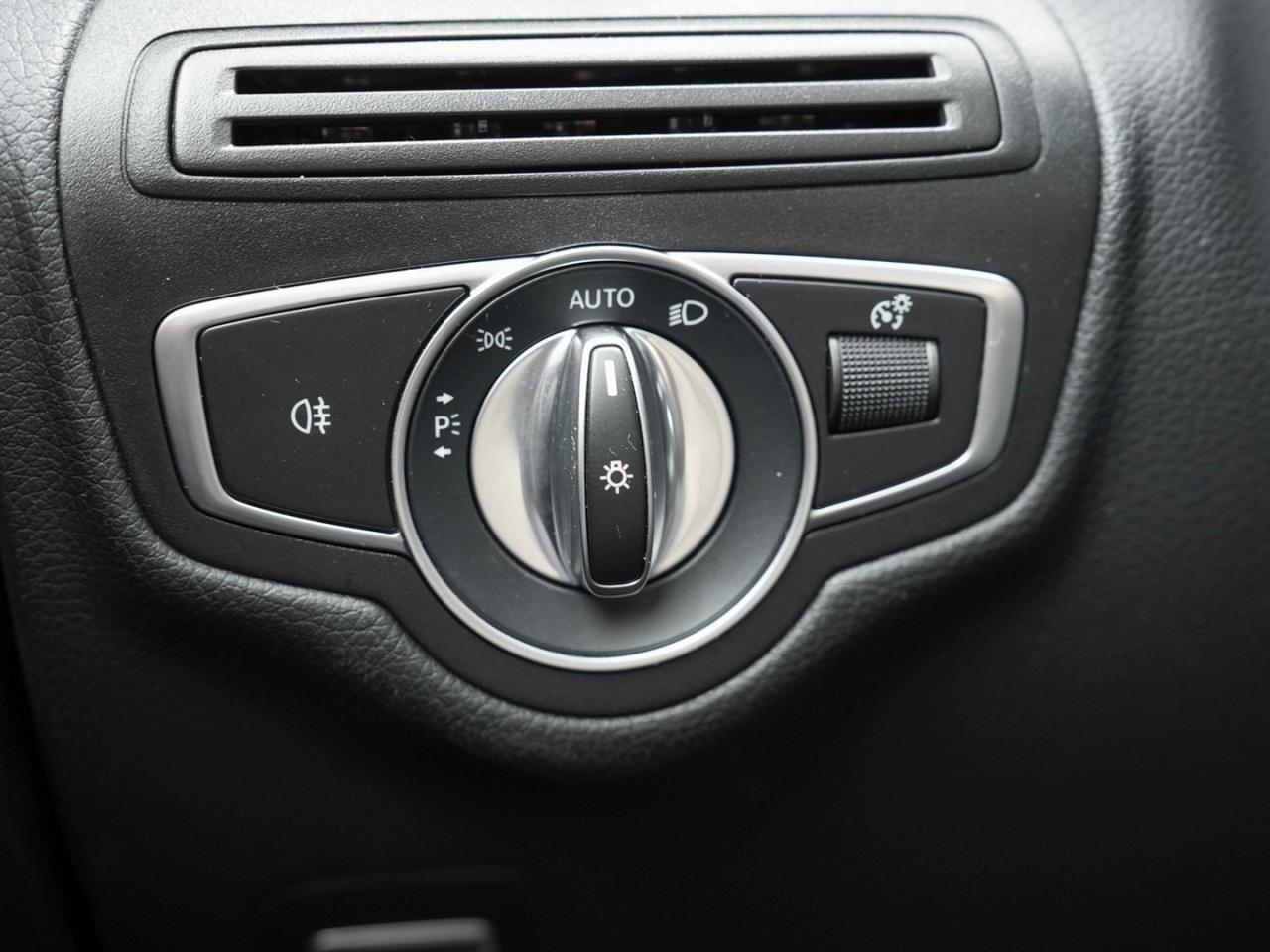 Mercedes-Benz GLC 200 4M AMG MBUX Navi+ Distronic Panorama