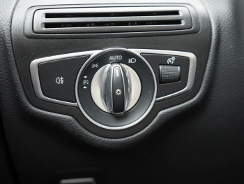 Mercedes-Benz GLC 200 4M AMG MBUX Navi+ Distronic Panorama