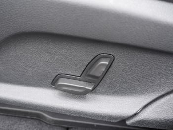 Mercedes-Benz GLC 200 4M AMG MBUX Navi+ Distronic Panorama