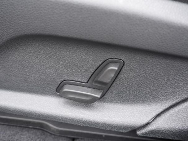 Mercedes-Benz GLC 200 4M AMG MBUX Navi+ Distronic Panorama