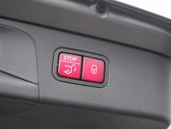 Mercedes-Benz GLC 200 4M AMG MBUX Navi+ Distronic Panorama