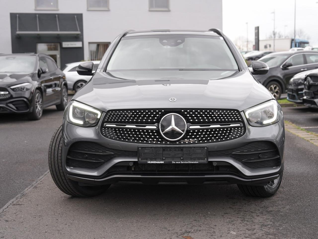 Mercedes-Benz GLC 200 4M AMG MBUX Navi+ Distronic Panorama