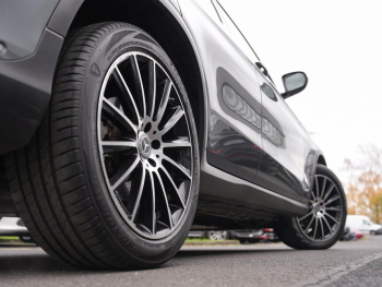 Mercedes-Benz GLC 200 4M AMG MBUX Navi+ Distronic Panorama