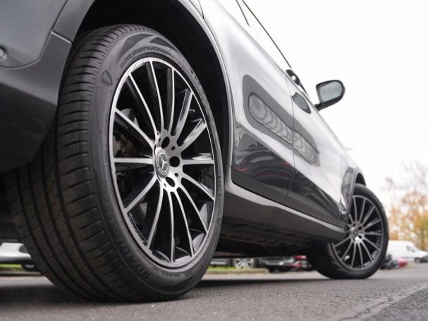 Mercedes-Benz GLC 200 4M AMG MBUX Navi+ Distronic Panorama