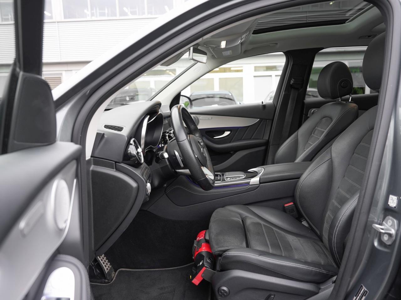 Mercedes-Benz GLC 200 4M AMG MBUX Navi+ Distronic Panorama