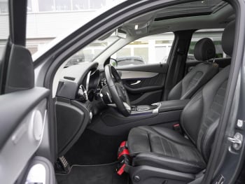 Mercedes-Benz GLC 200 4M AMG MBUX Navi+ Distronic Panorama